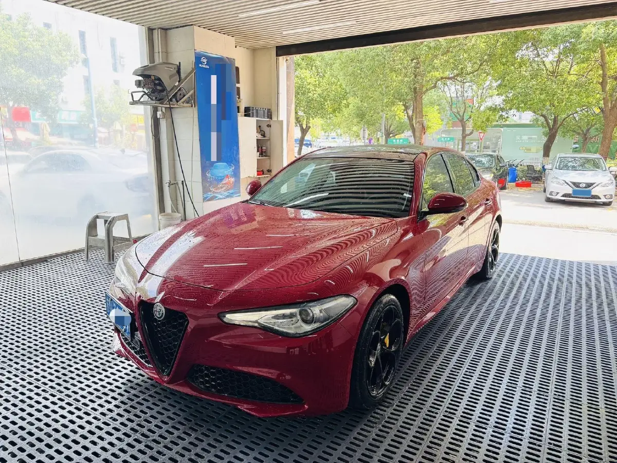 2019 Alfa Romeo Giulia 2.0T 280HP L4 8AT