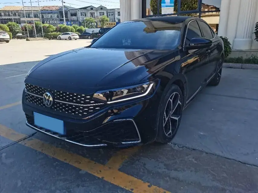 2023 Volkswagen Passat 2.0T 186HP L4 7DCT