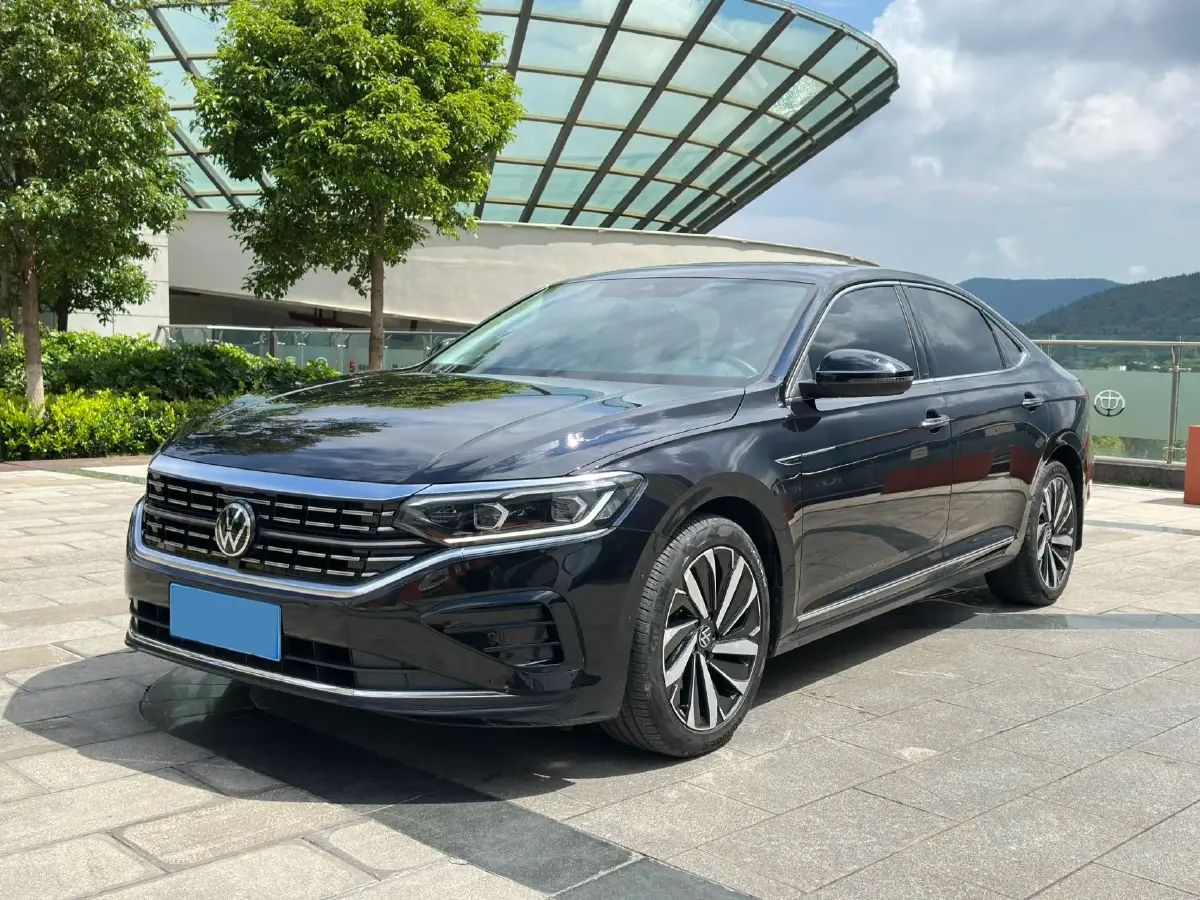 2022 Volkswagen Passat 2.0T 186HP L4 7DCT