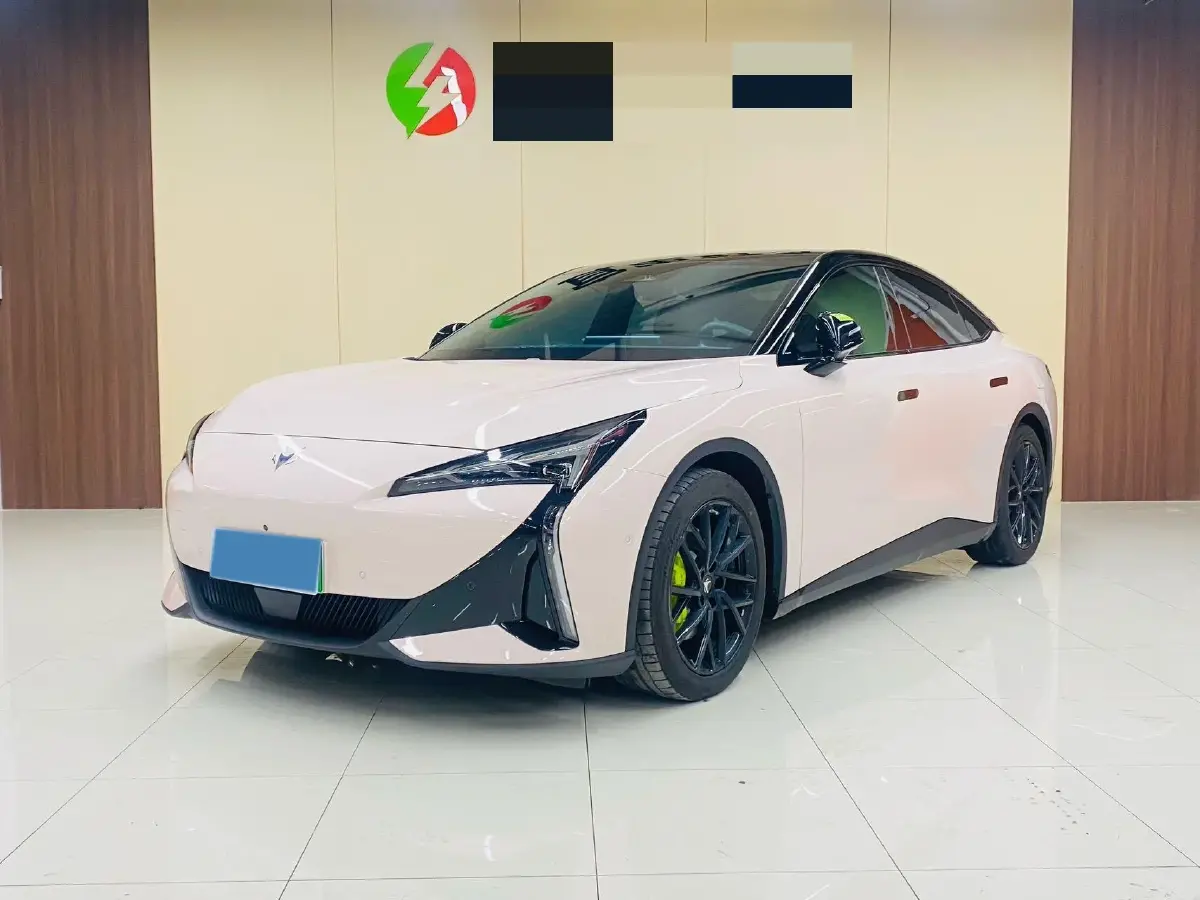 2025 ARCFOX αS5 BEV