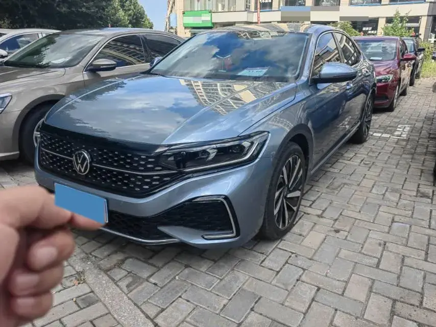 2022 Volkswagen Passat 2.0T 186HP L4 7DCT