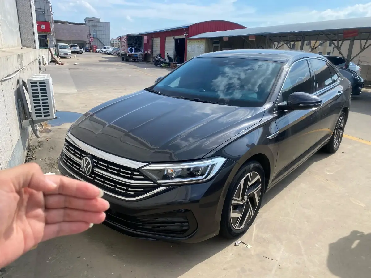 2023 Volkswagen Sagitar 1.5T 160HP L4 7DCT