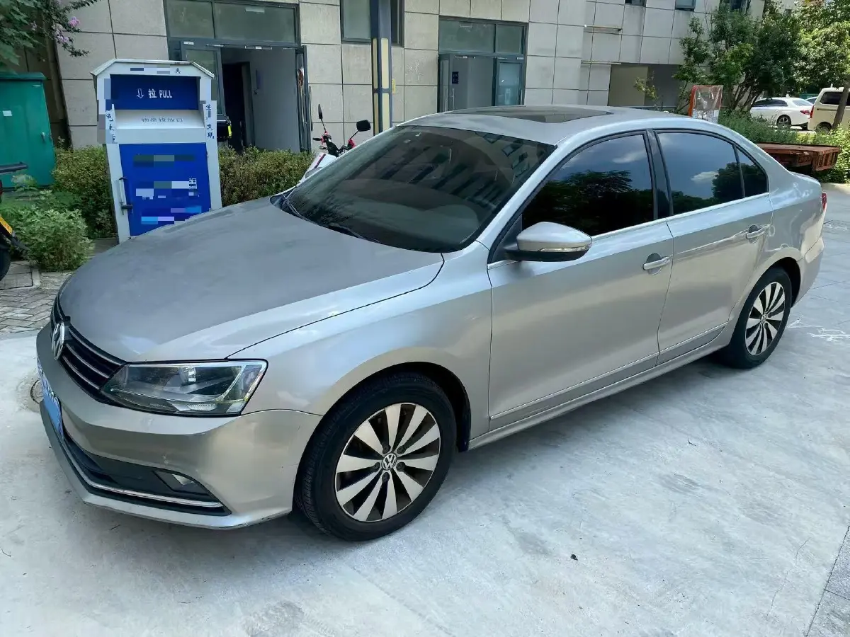 2018 Volkswagen Sagitar 1.4T 150HP L4 7DCT