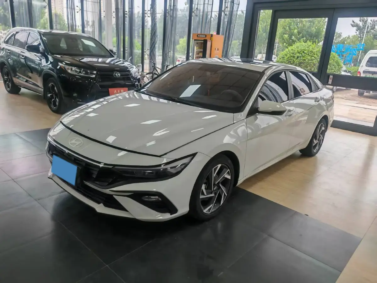 2023 Hyundai Elantra 1.5L 115HP L4 CVT