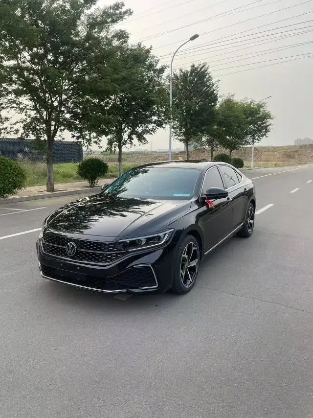 2024 Volkswagen Passat 2.0T 186HP L4 7DCT