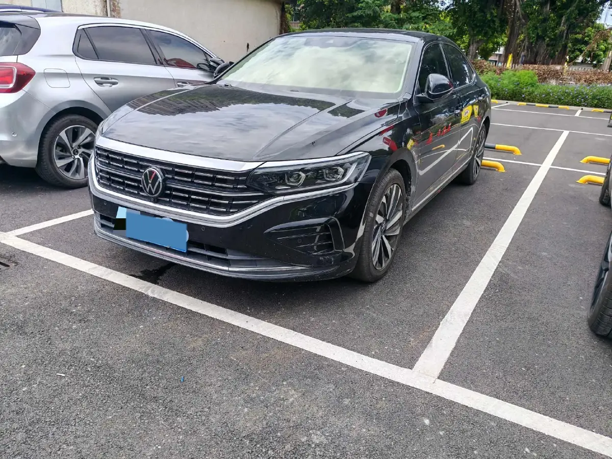 2022 Volkswagen Passat 2.0T 220HP L4 7DCT