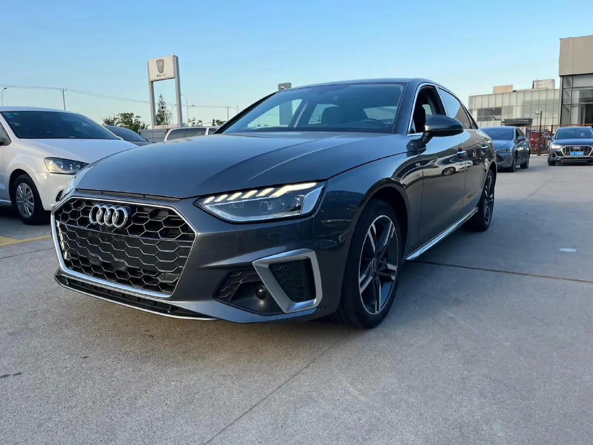 2022 Audi A4L 2.0T 190HP L4 7DCT