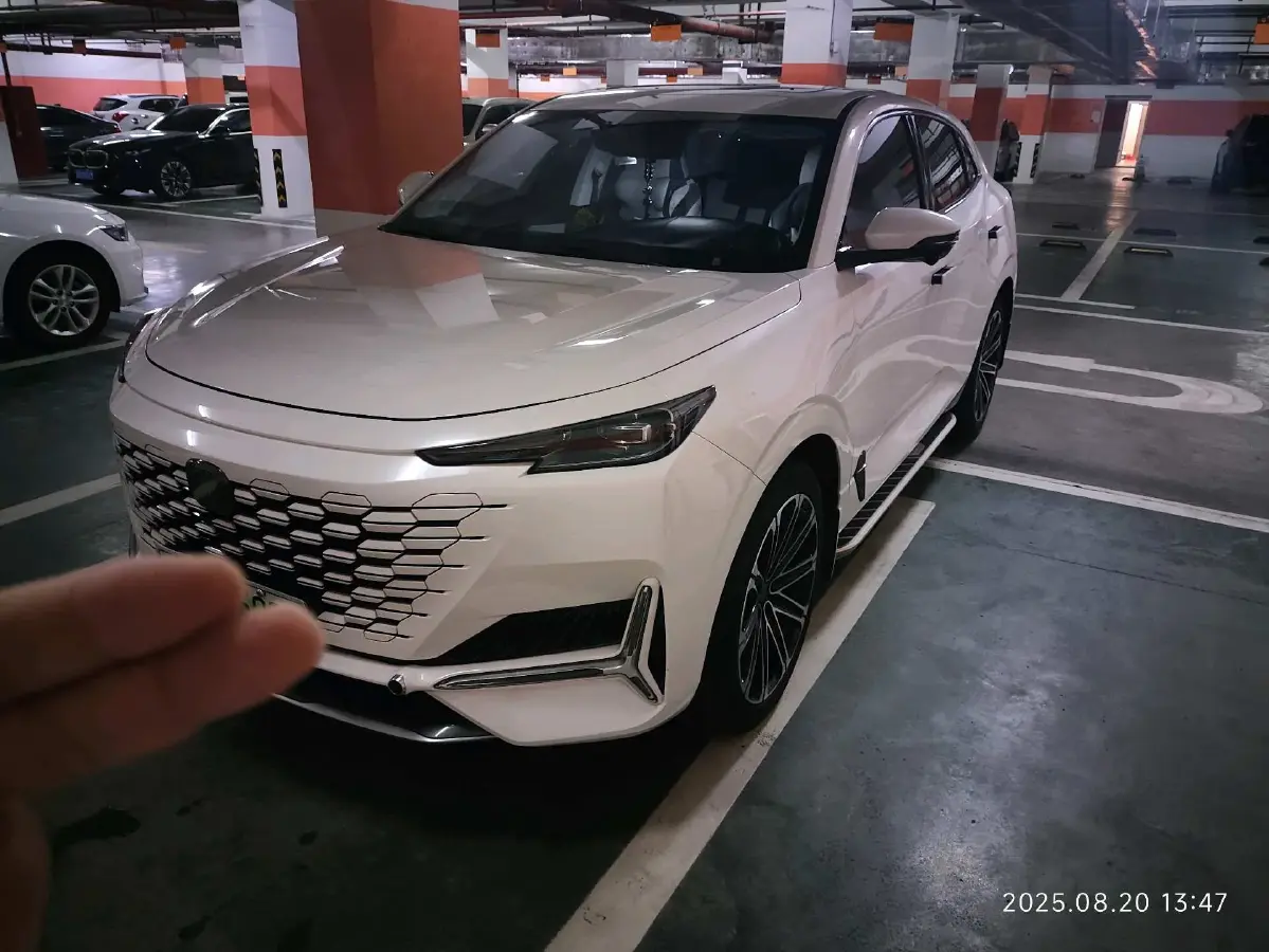 2022 ChangAn UNI-K iDD 1.5T 170HP L4 6TCT PHEV 30.74KWH