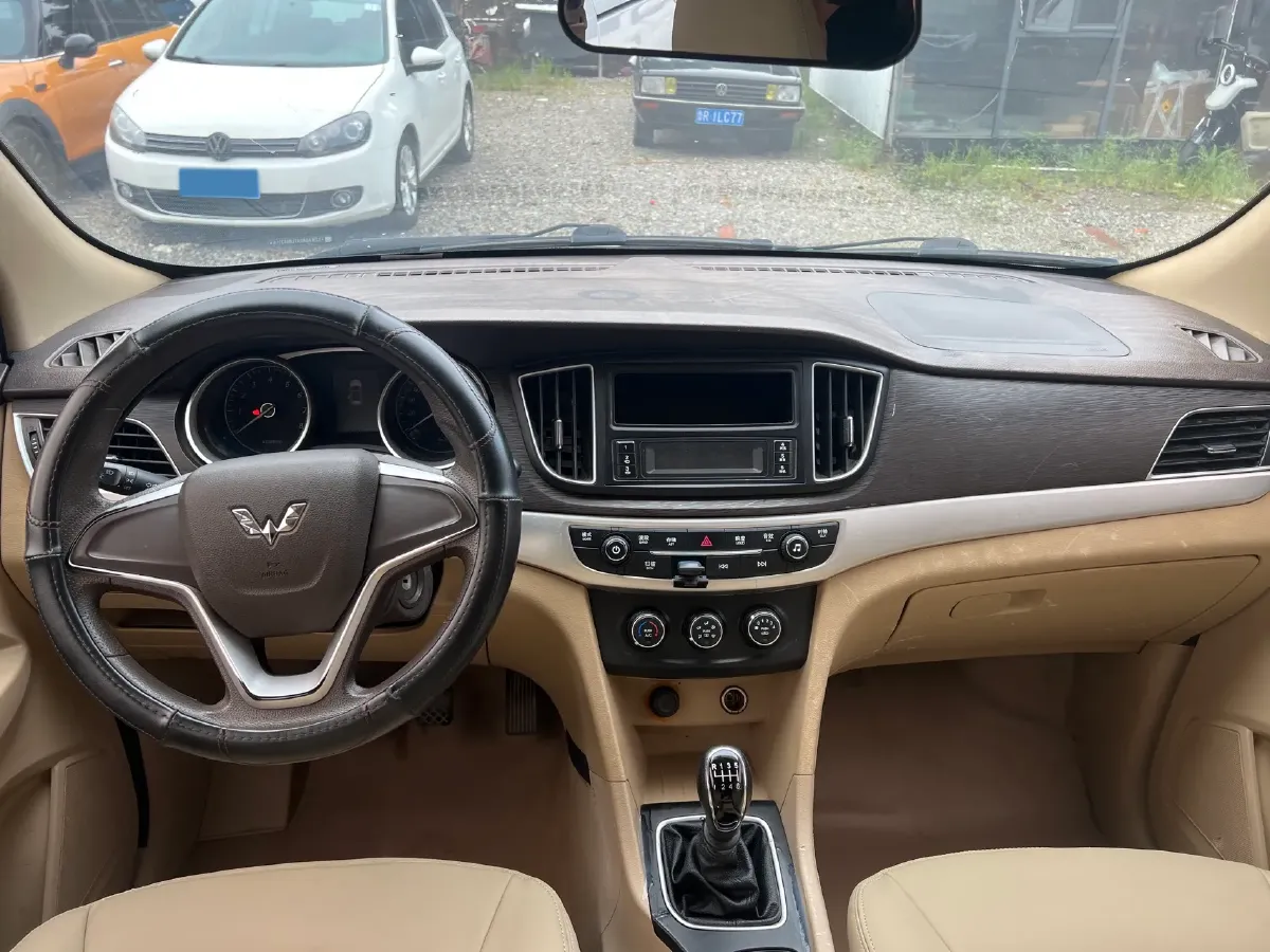 2020 WuLing 730 1.5L 105HP L4 6MT,autocango,china used car exporter,china ev exporter,chinese used car exporter,chinese used ev exporter