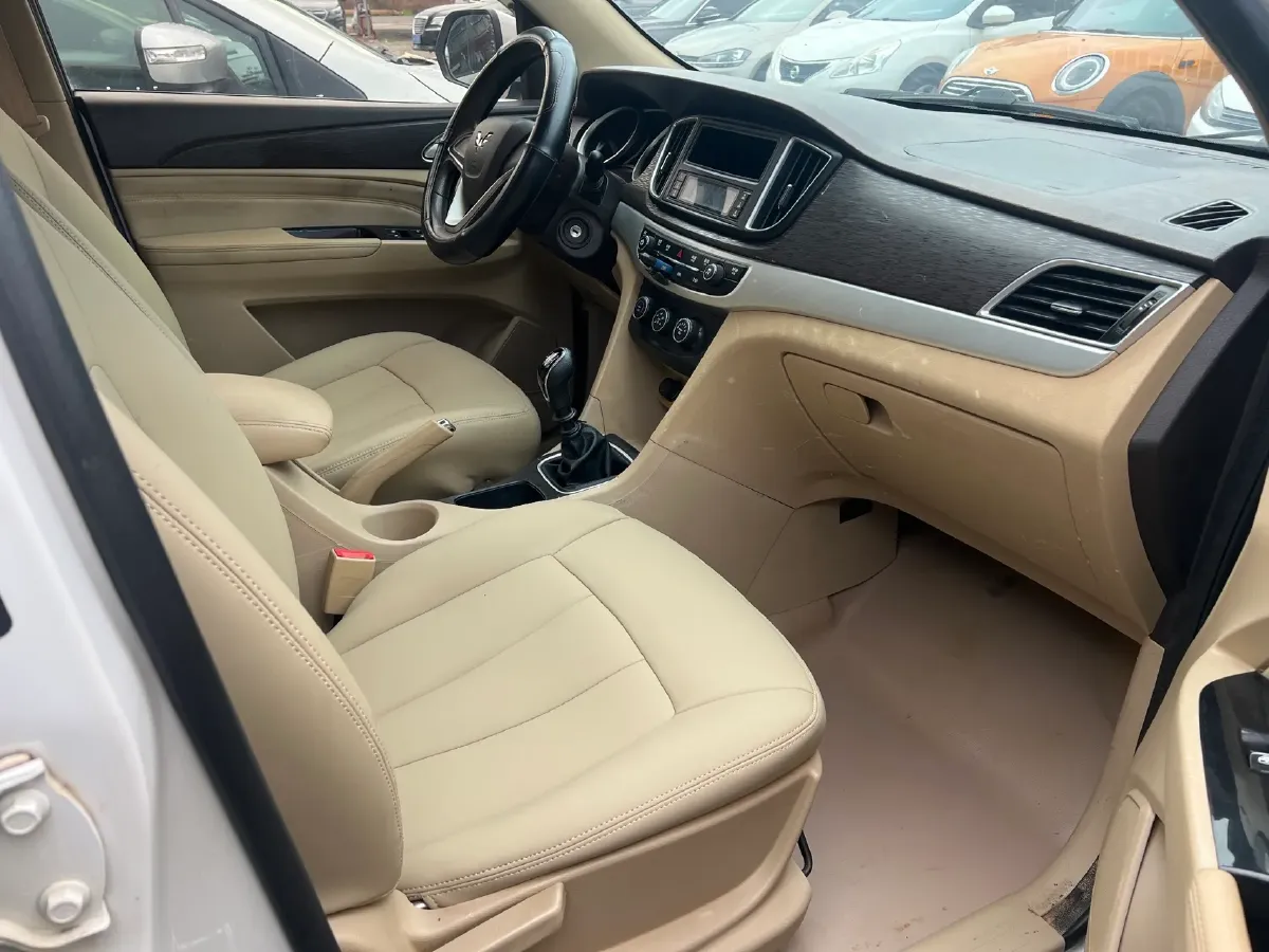 2020 WuLing 730 1.5L 105HP L4 6MT,autocango,china used car exporter,china ev exporter,chinese used car exporter,chinese used ev exporter