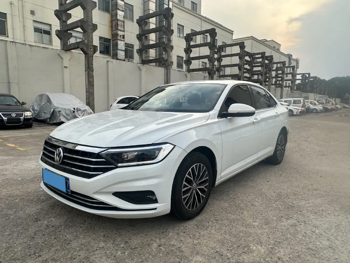 2019 Volkswagen Sagitar 1.2T 116HP L4 7DCT