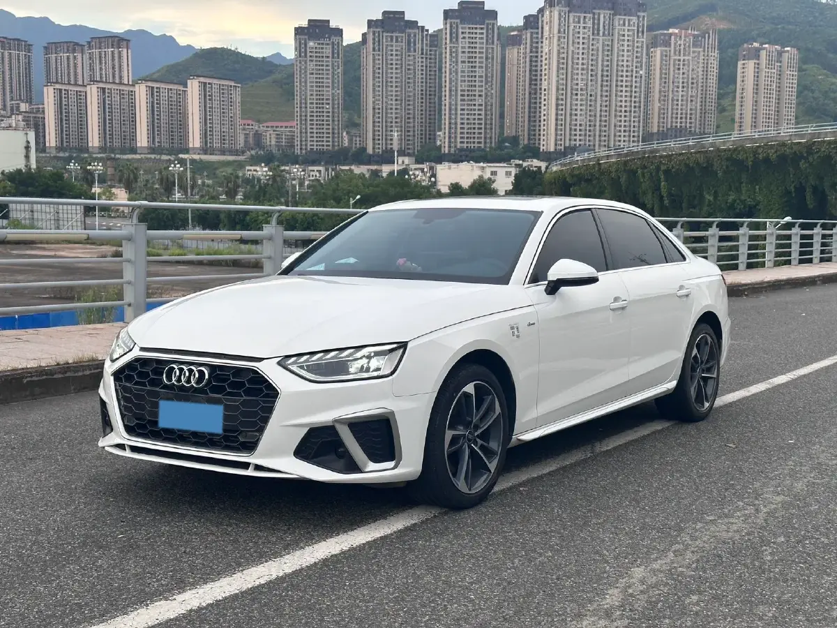 2022 Audi A4L 2.0T 190HP L4 7DCT