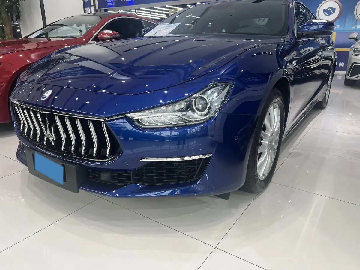 2022 Maserati Ghibli 2.0T 330HP L4 8AT