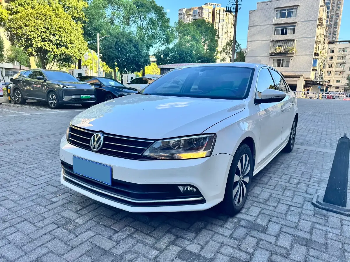 2018 Volkswagen Sagitar 1.6L 110HP L4 5MT