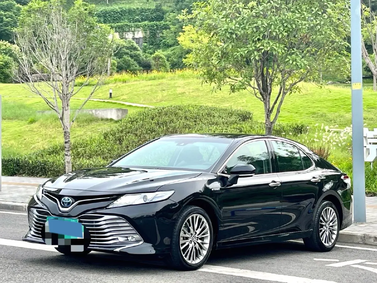 2019 Toyota Camry 2.5L 178HP L4 E-CVT Hybrid