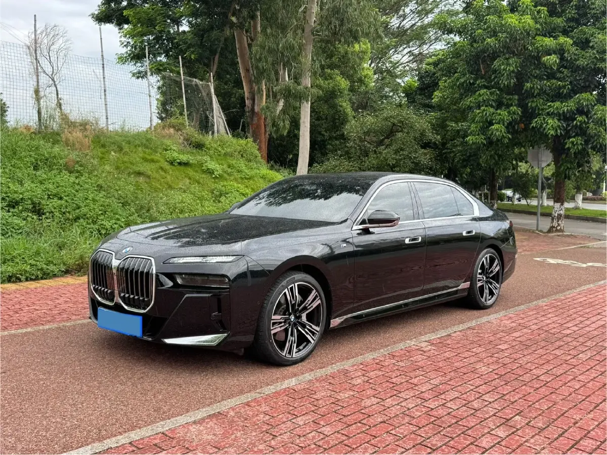 2023 BMW 7 Series 3.0T 381HP L6 8AT