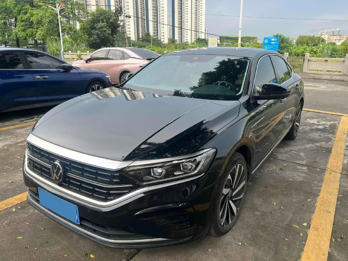 2024 Volkswagen Passat 2.0T 220HP L4 7DCT