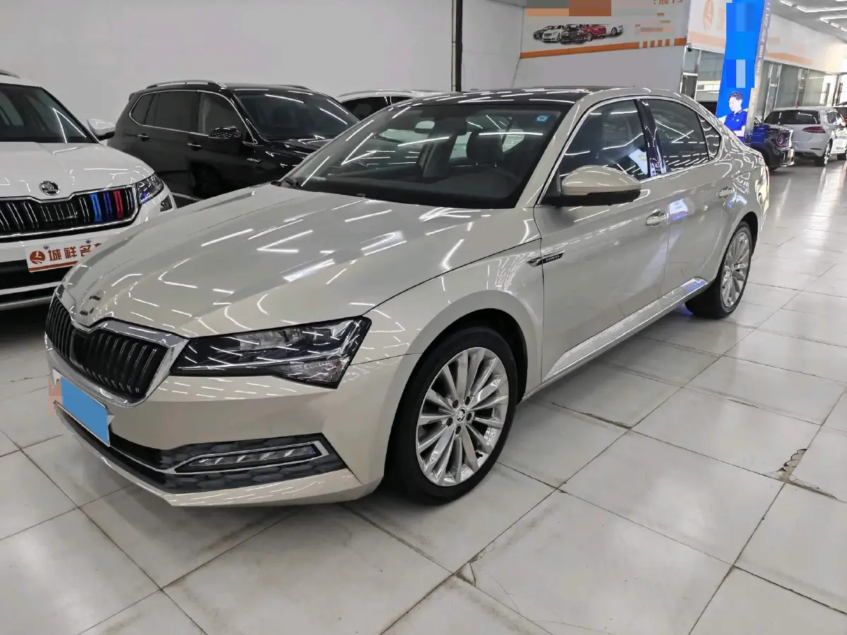 2019 Skoda Superb 2.0T 220HP L4 7DCT