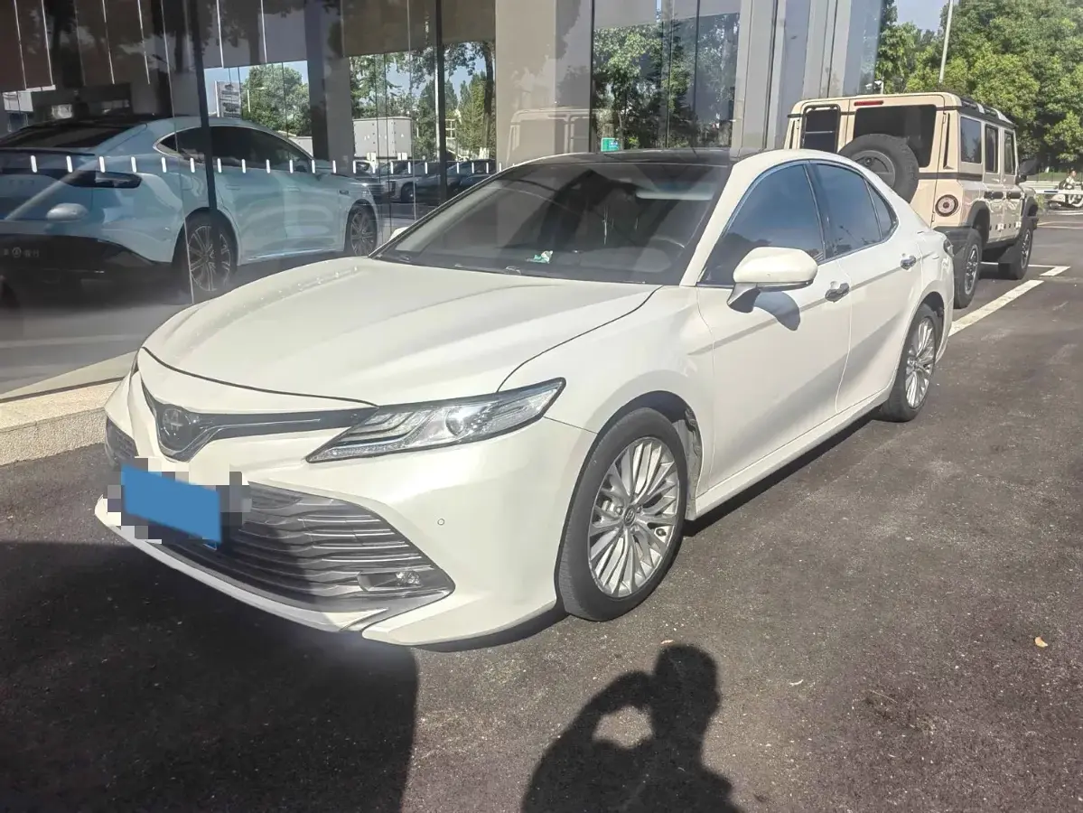 2019 Toyota Camry 2.5L 209HP L4 8AT