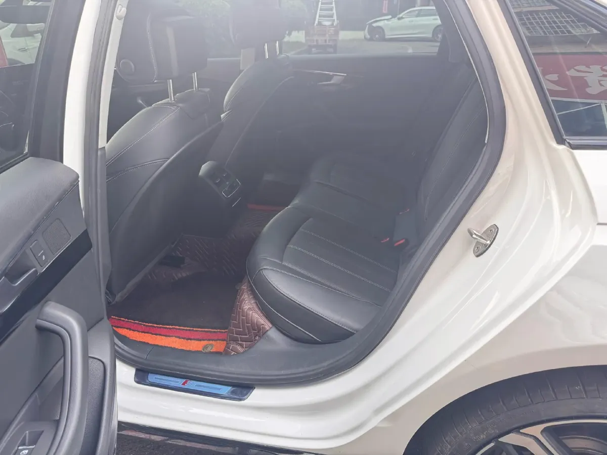 2024 Audi A4L 2.0T 190HP L4 7DCT,autocango,china used car exporter,china ev exporter,chinese used car exporter,chinese used ev exporter