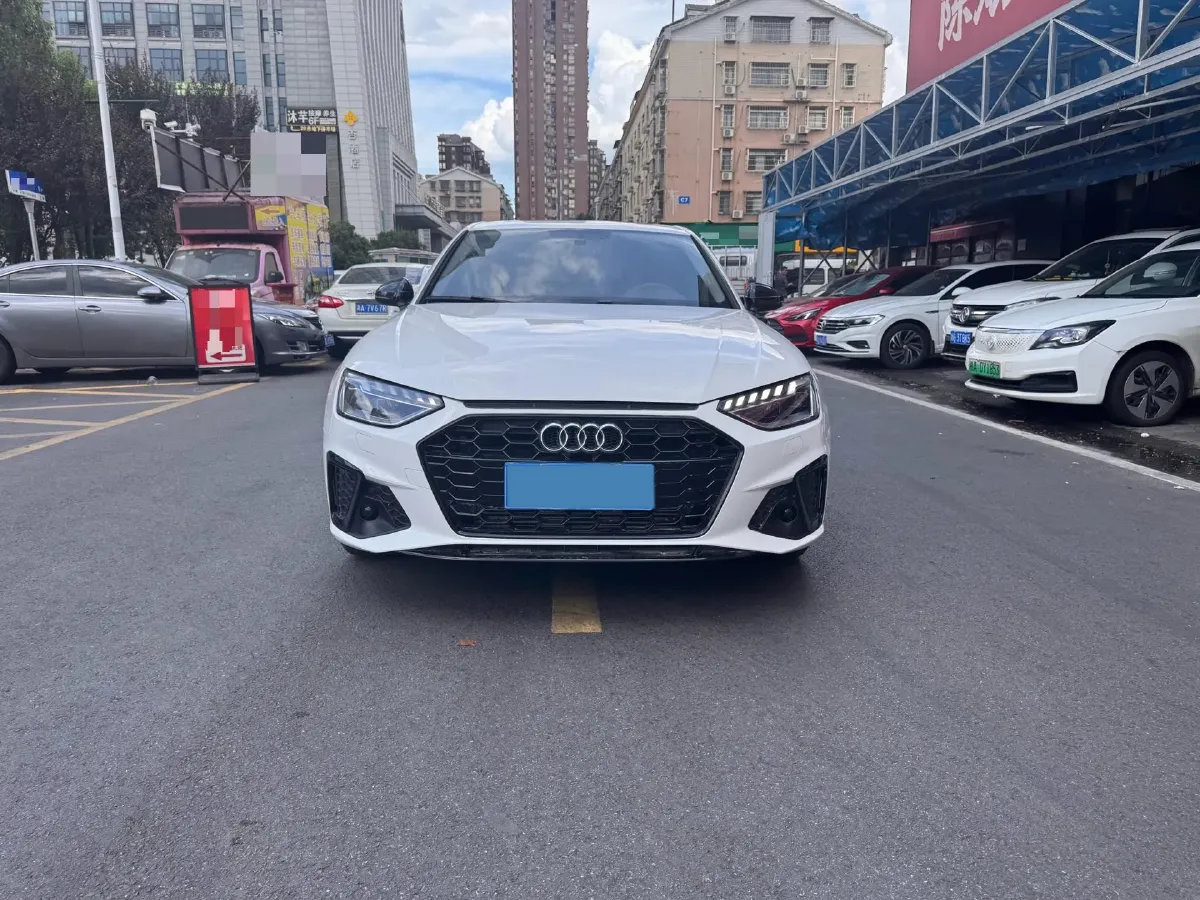 2024 Audi A4L 2.0T 190HP L4 7DCT,autocango,china used car exporter,china ev exporter,chinese used car exporter,chinese used ev exporter