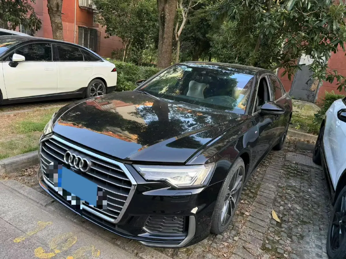 2022 Audi A6L 2.0T 190HP L4 7DCT