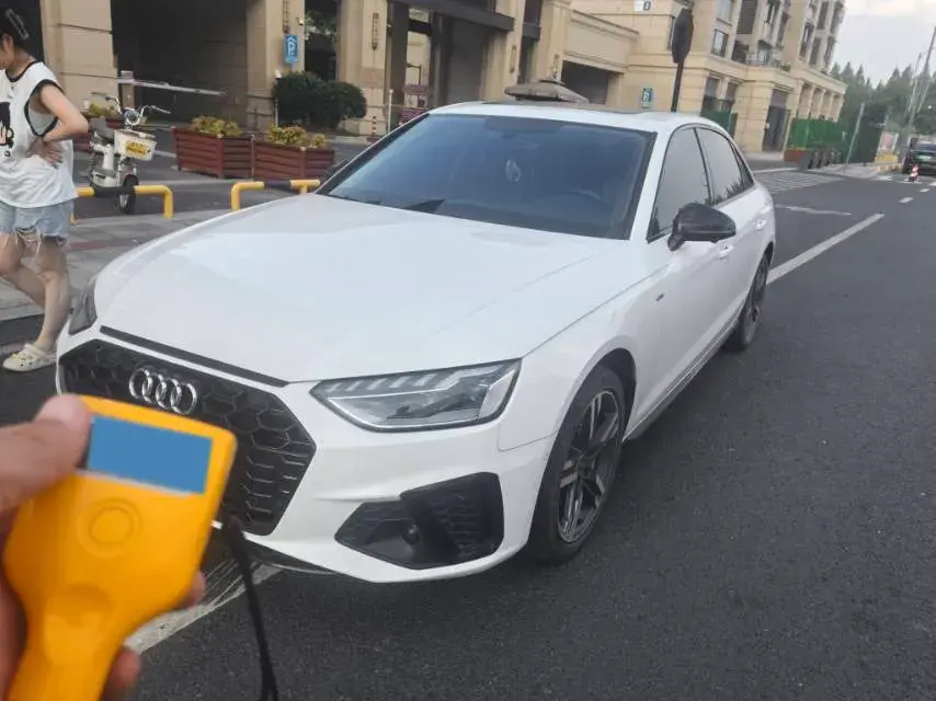 2022 Audi A4L 2.0T 190HP L4 7DCT