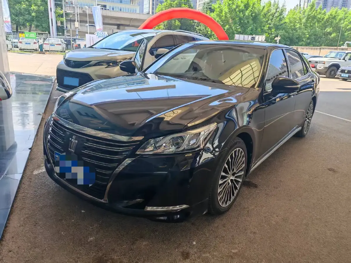 2018 Toyota Crown 2.0T 235HP L4 8AT
