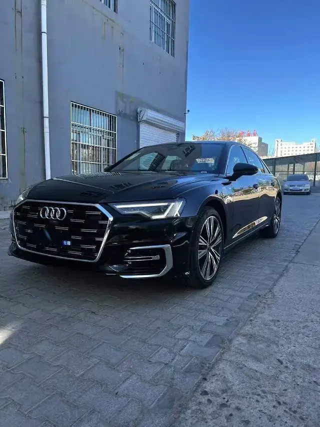 2025 Audi A6L 2.0T 245HP L4 7DCT
