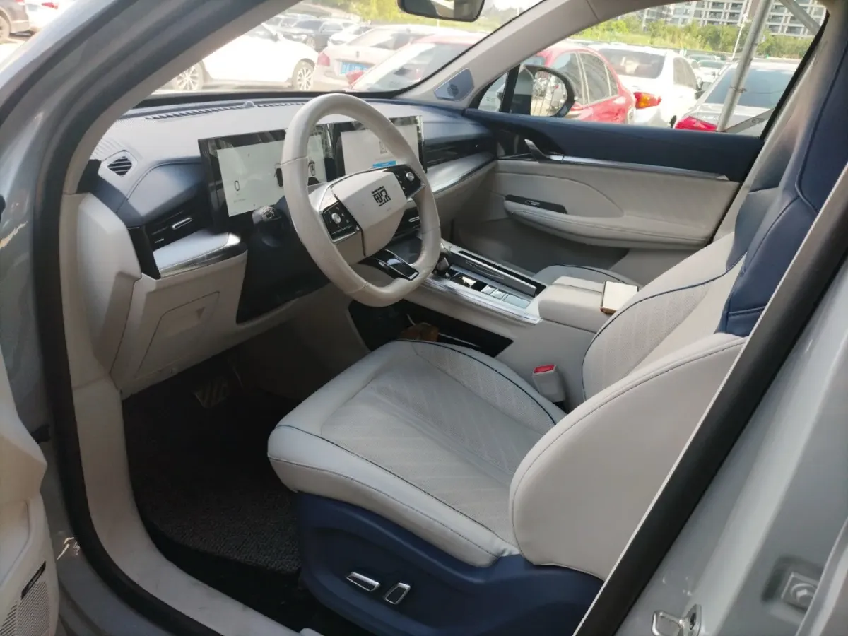 2022 Roewe Whale 2.0T 231HP L4 8AT,autocango,china used car exporter,china ev exporter,chinese used car exporter,chinese used ev exporter