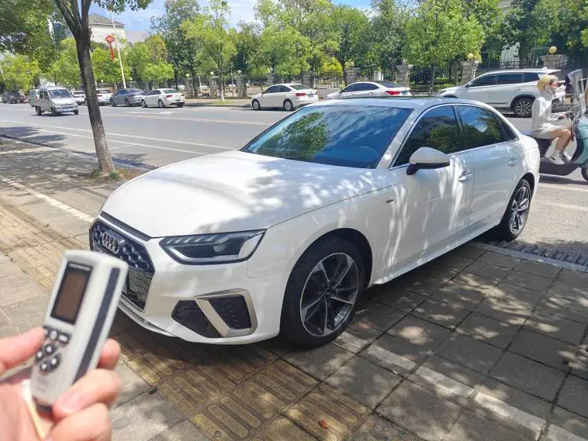 2022 Audi A4L 2.0T 190HP L4 7DCT