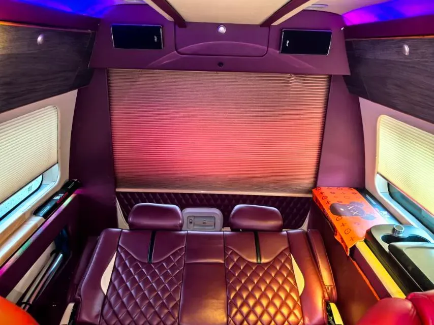 2011 Toyota Hiace 2.7L 154HP L4 4AT,autocango,china used car exporter,china ev exporter,chinese used car exporter,chinese used ev exporter