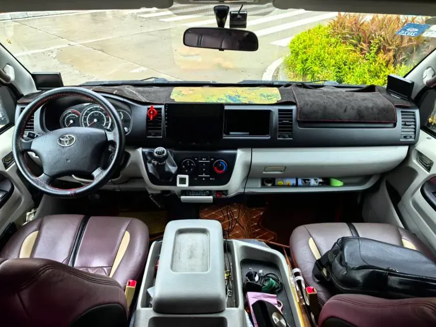 2011 Toyota Hiace 2.7L 154HP L4 4AT,autocango,china used car exporter,china ev exporter,chinese used car exporter,chinese used ev exporter