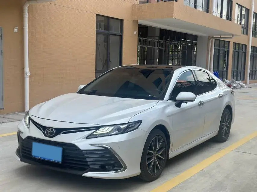 2021 Toyota Camry 2.5L 209HP L4 8AT