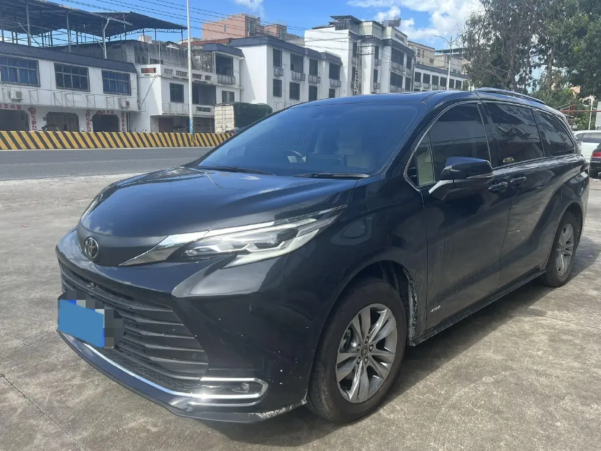 2024 Toyota Sienna 2.5L 189HP L4 E-CVT Hybrid
