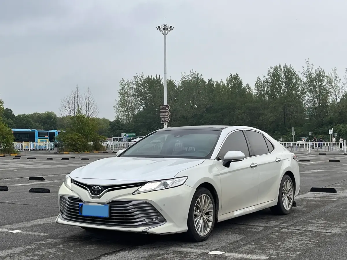 2019 Toyota Camry 2.5L 209HP L4 8AT