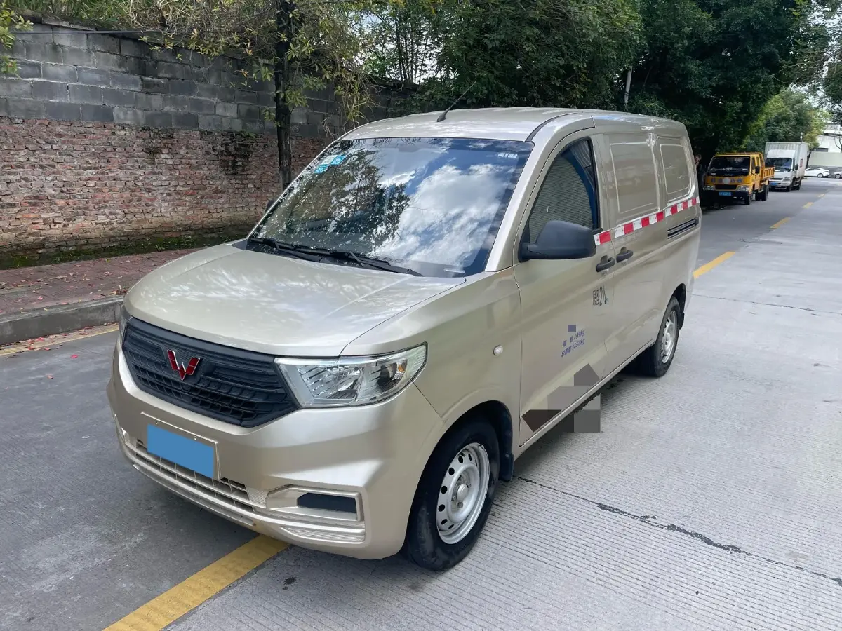2021 WuLing HongGuang V 1.5L 99HP L4 6MT