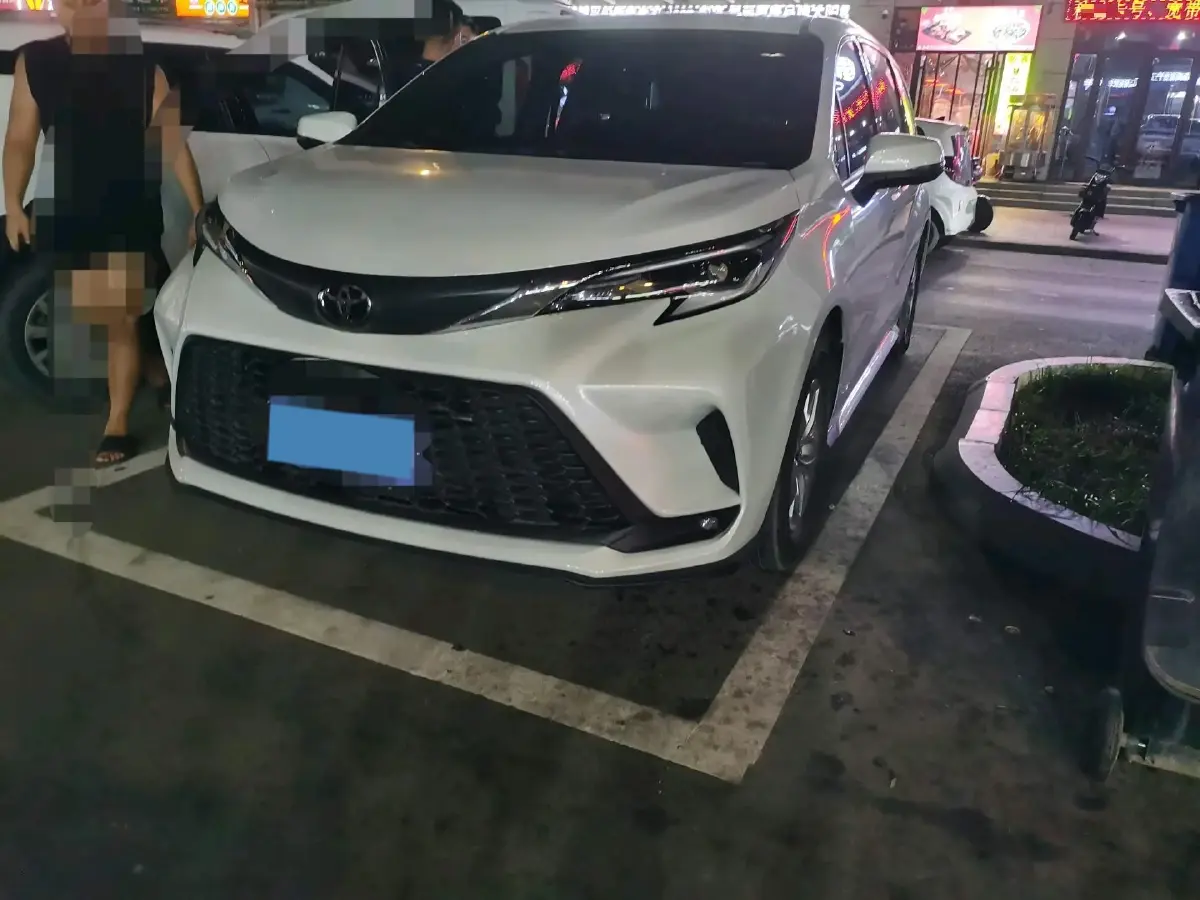 2024 Toyota Granvia 2.5L 189HP L4 E-CVT Hybrid