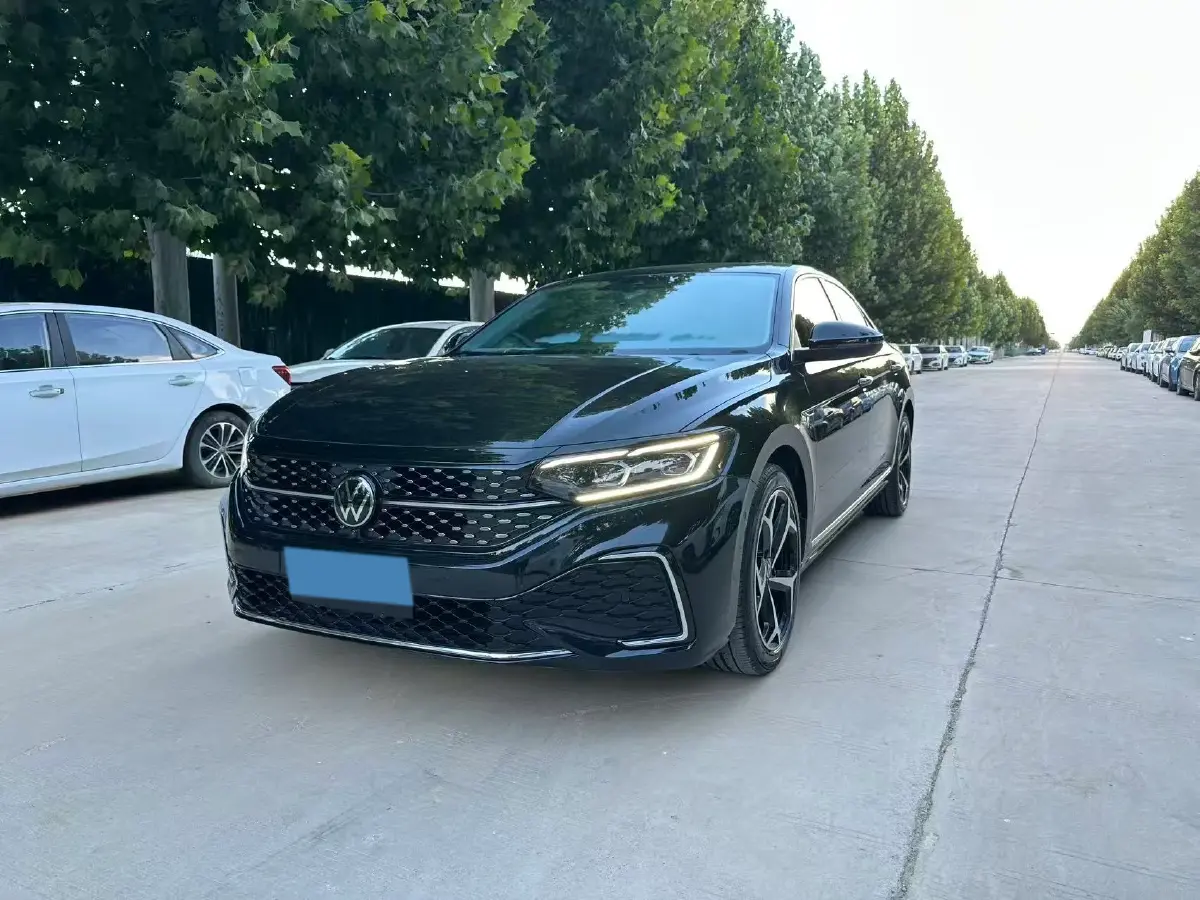 2023 Volkswagen Passat 2.0T 186HP L4 7DCT