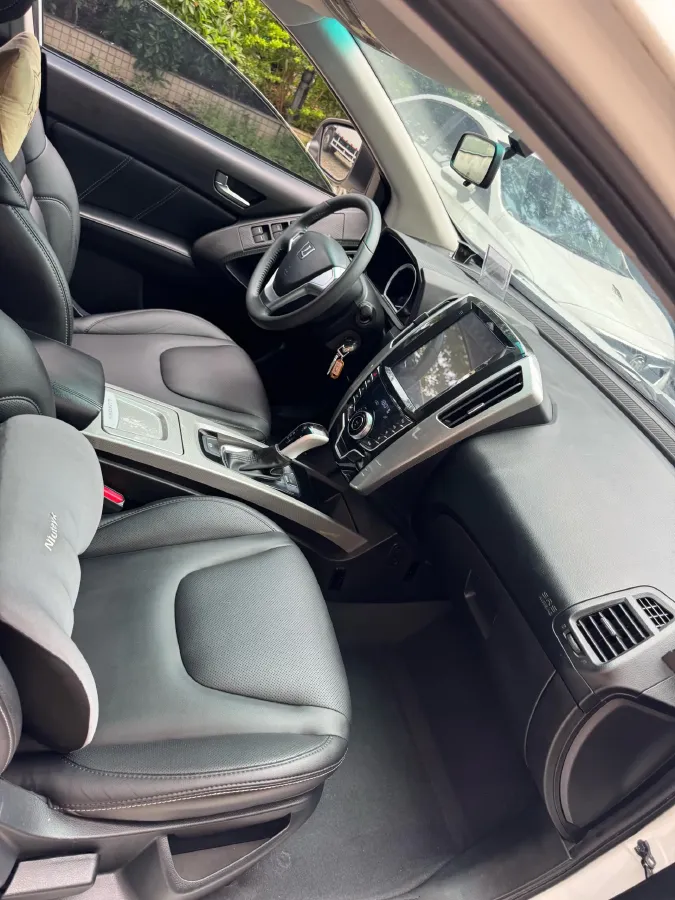 2016 Luxgen 6 SUV 1.8T 180HP L4 6AT,autocango,china used car exporter,china ev exporter,chinese used car exporter,chinese used ev exporter