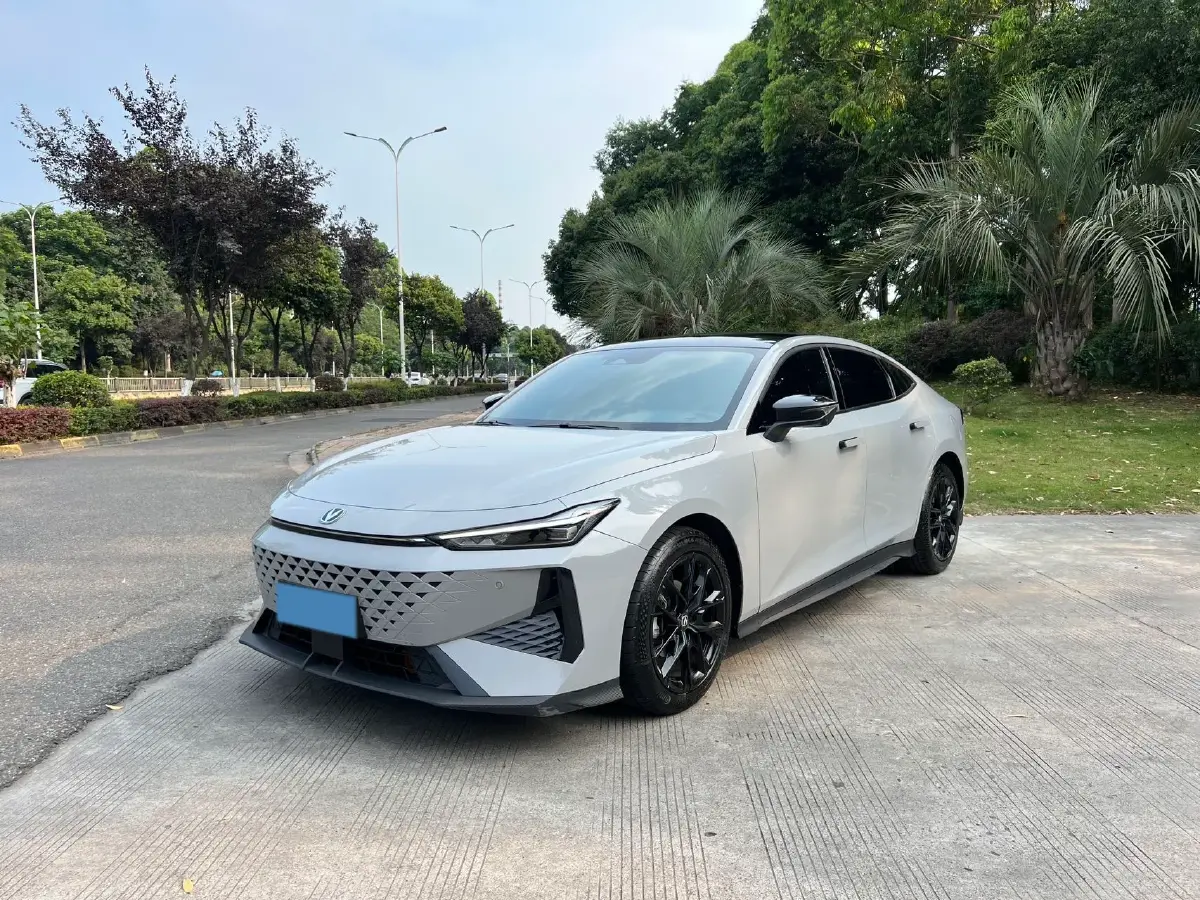 2024 ChangAn UNI-V 1.5T 188HP L4 7DCT