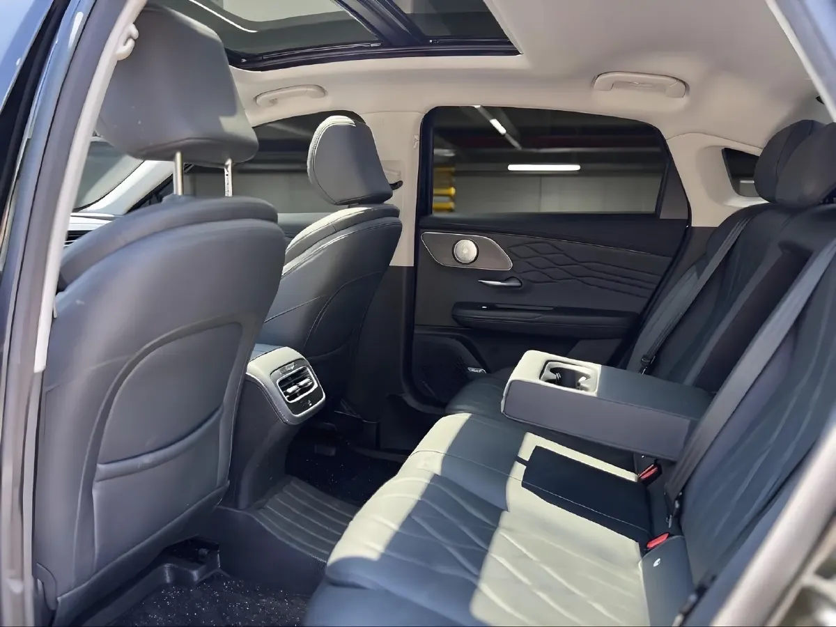 2025 Chery Arrizo 8 Pro 1.6T 197HP L4 7DCT,autocango,china used car exporter,china ev exporter,chinese used car exporter,chinese used ev exporter