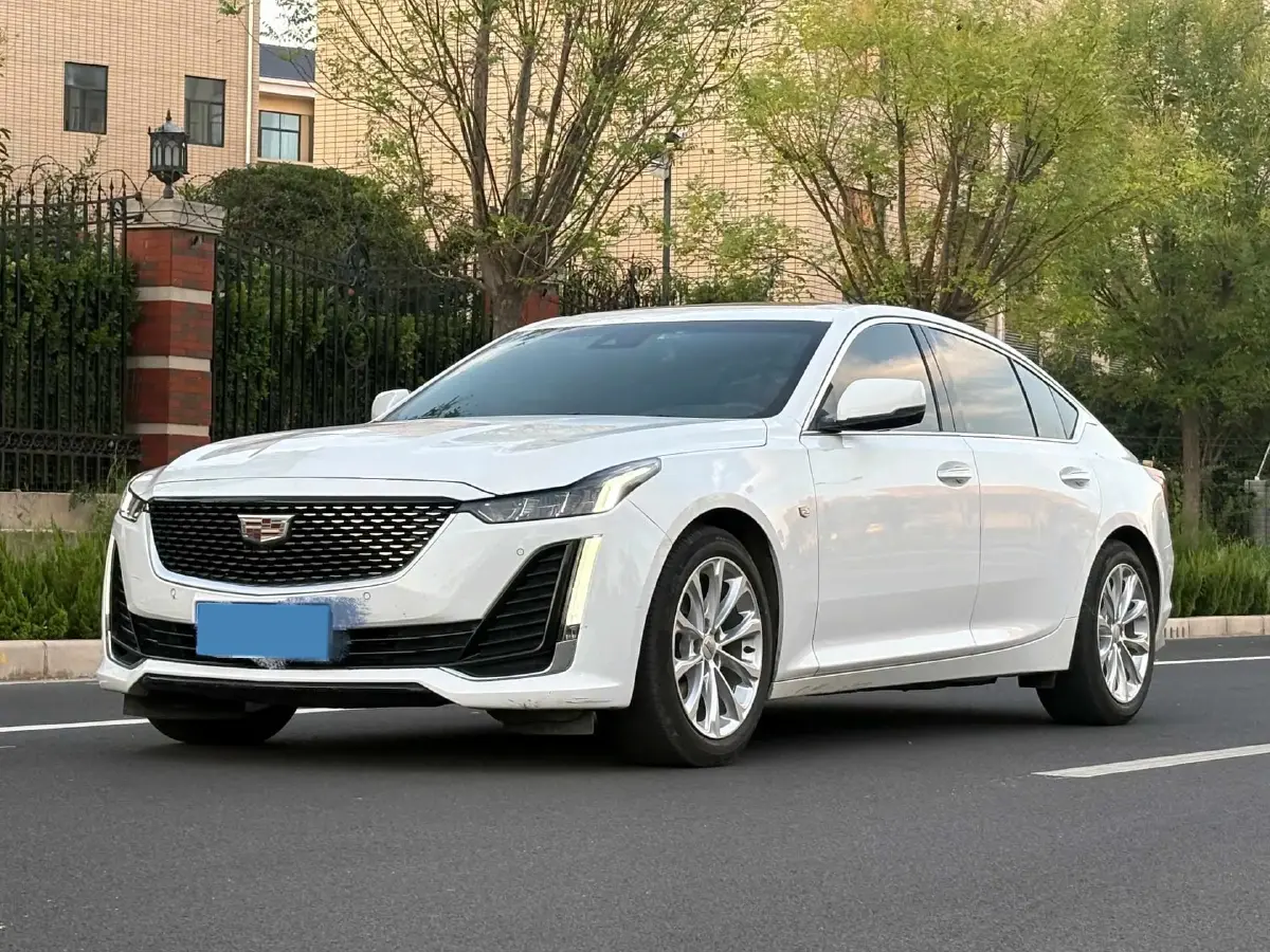 2022 Cadillac CT5 2.0T 237HP L4 10AT