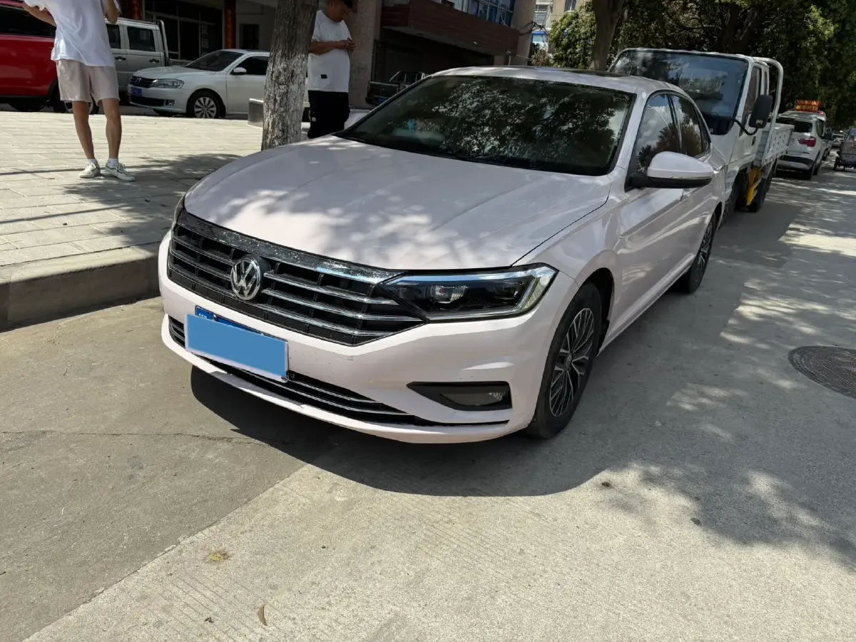 2019 Volkswagen Sagitar 1.2T 116HP L4 7DCT