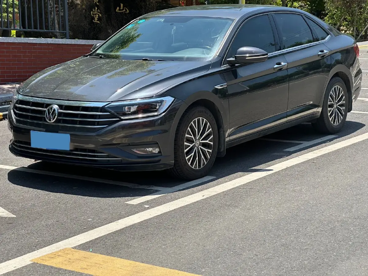 2019 Volkswagen Sagitar 1.2T 116HP L4 7DCT