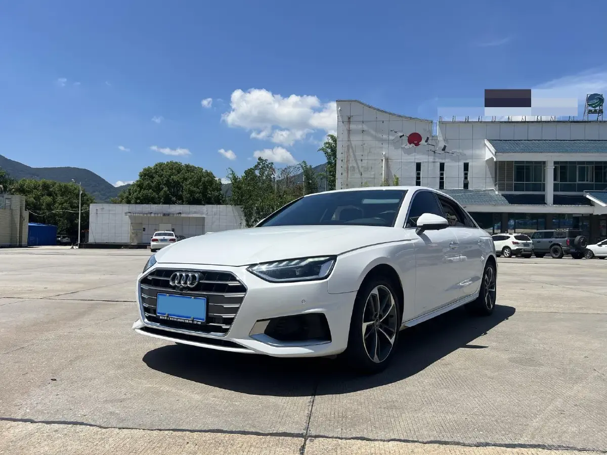 2022 Audi A4L 2.0T 190HP L4 7DCT