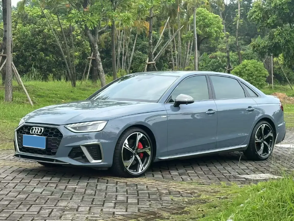 2022 Audi A4L 2.0T 190HP L4 7DCT