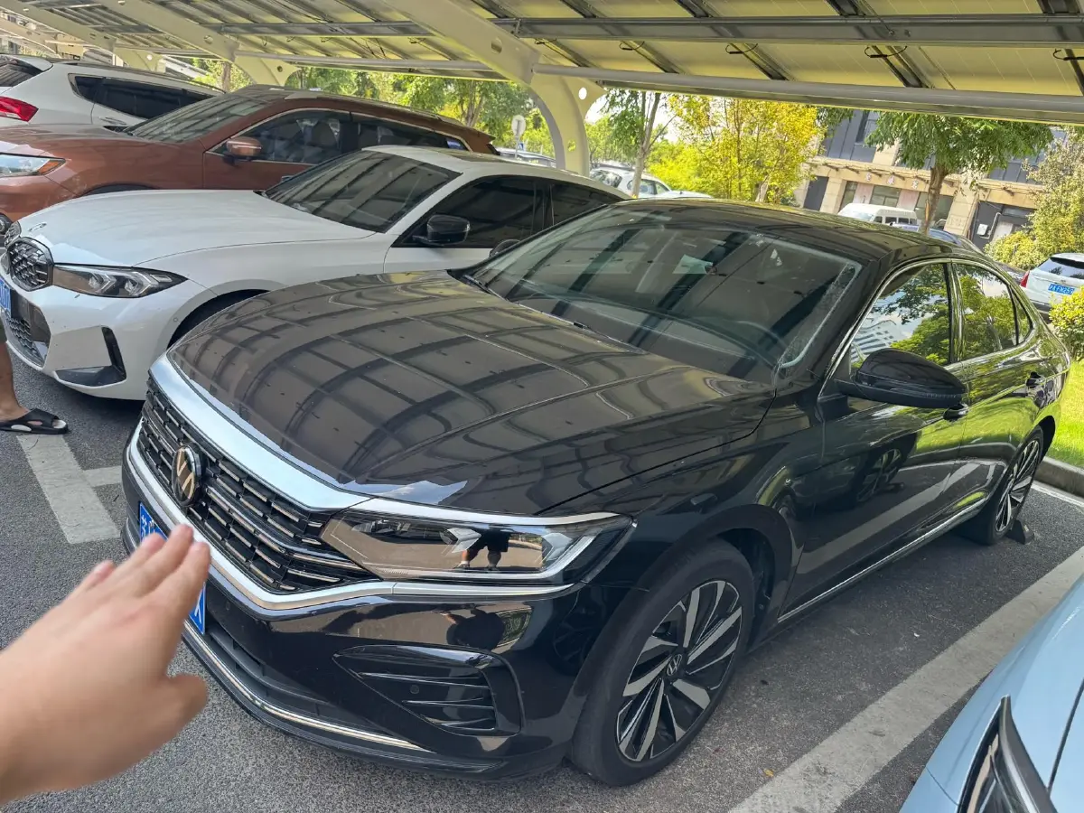 2023 Volkswagen Passat 2.0T 186HP L4 7DCT