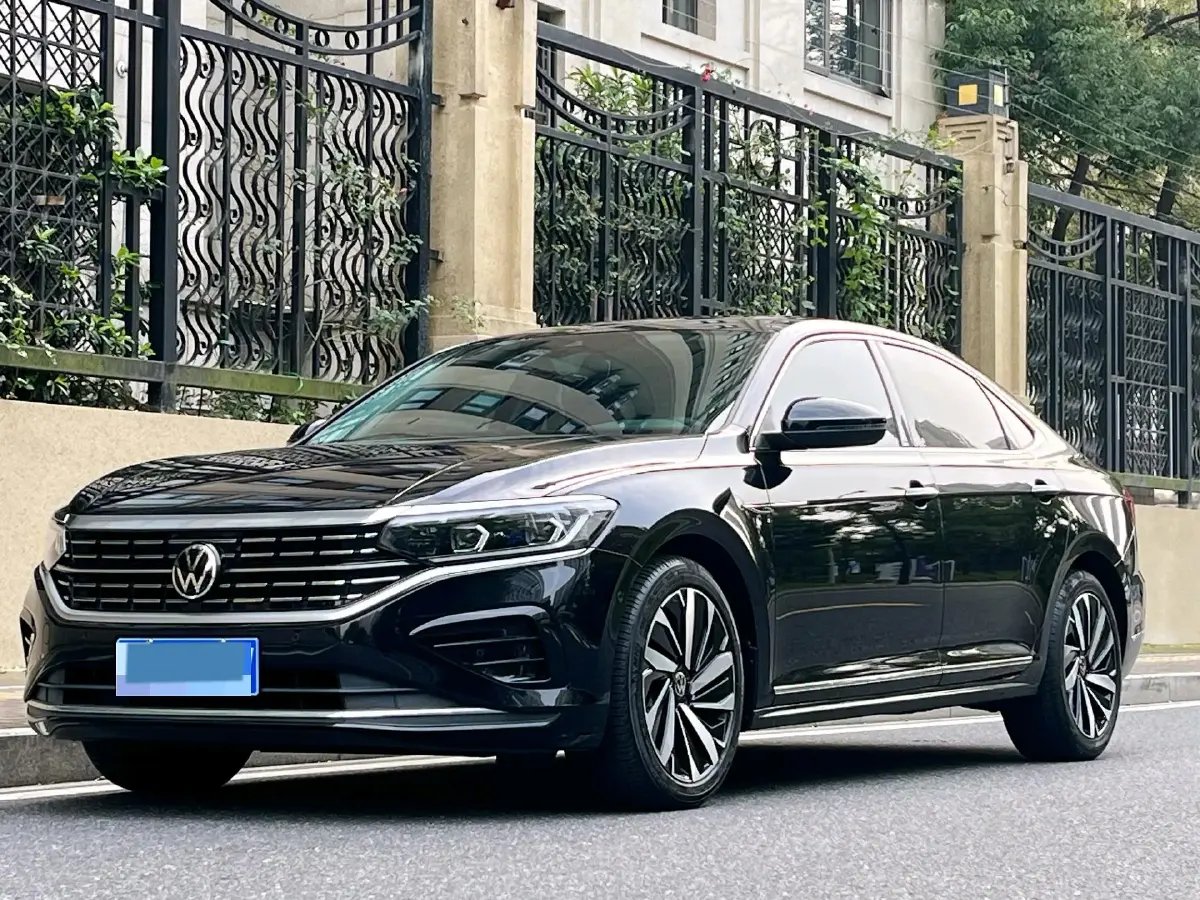 2024 Volkswagen Passat 2.0T 220HP L4 7DCT