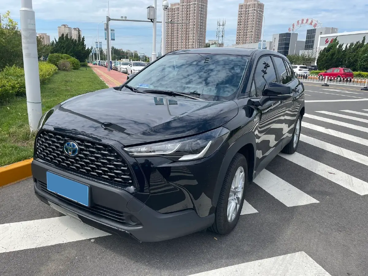 2023 Toyota Corolla Cross 2.0L 152HP L4 E-CVT Hybrid